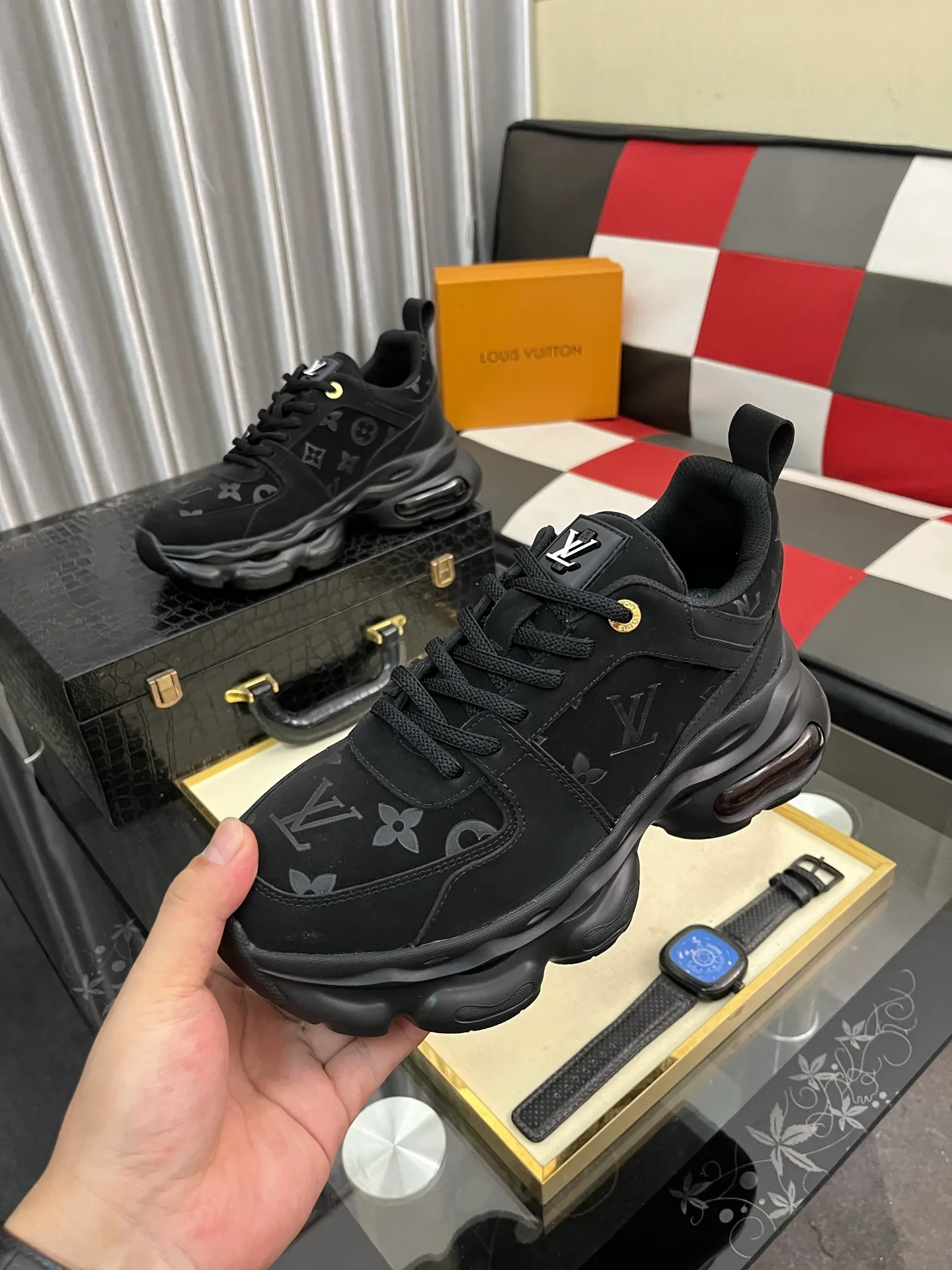 Men's shoes 💰458⌚️⌚️LV Louis Vuitton. The latest trendy casual shoes are popular in physical stores in sizes 38-44. New spring and summer comfortable imported custom original cowhide, unique jacquard fabric element design. Paired with sheepskin lining, Lv original bottom, [taiyang][taiyang] high-end packaging and high quality💪Details determine the quality, you can enter and leave the counter at will, welcome to compare🇮🇹